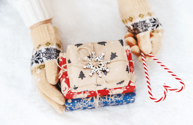 9 Holiday Instagram Giveaway Ideas & Examples that Will Spread Cheer All Season Long