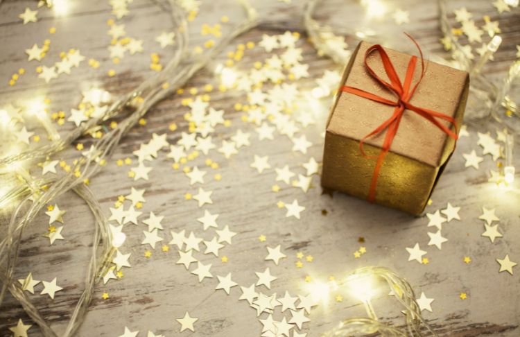 20 Happy Holiday Promotions & Marketing Campaign Ideas for 2022 (with Examples)