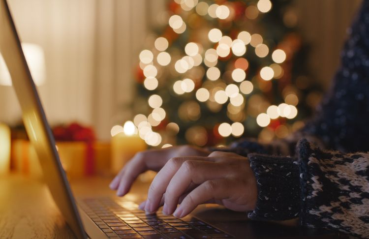 120+ December Email Subject Lines for Last-Minute ROI
