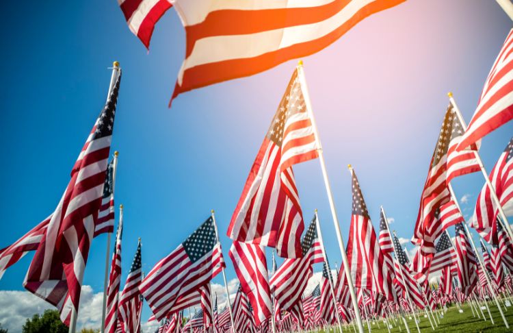 15 Memorable Memorial Day Social Media Posts & Tips (with Free Templates)
