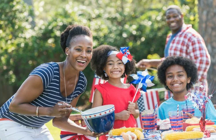 July promotion ideas - family with American decor on a picnic.