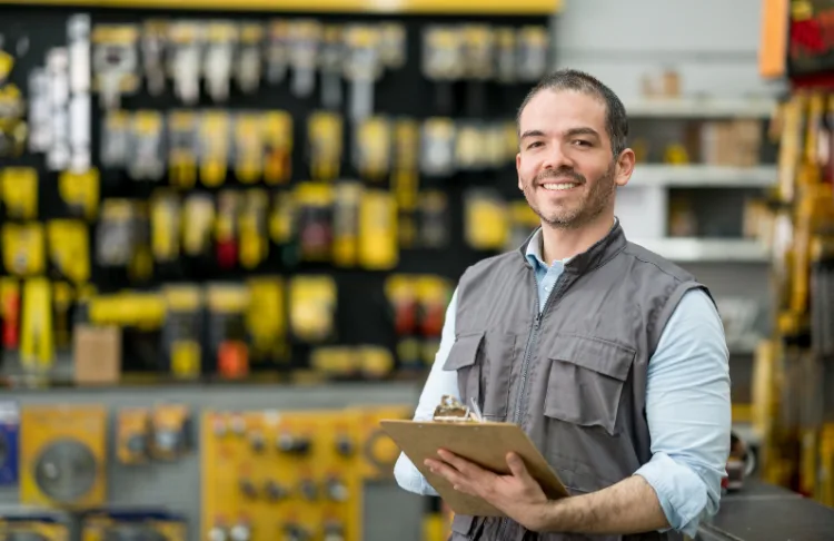 Landing page checklist - man stands with a clipboard.